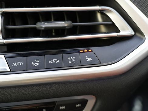 Used 2020 BMW X6 M50i w/ Premium Package image 70