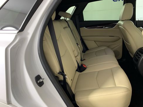 Used 2017 Cadillac XT5 Luxury FWD image 39