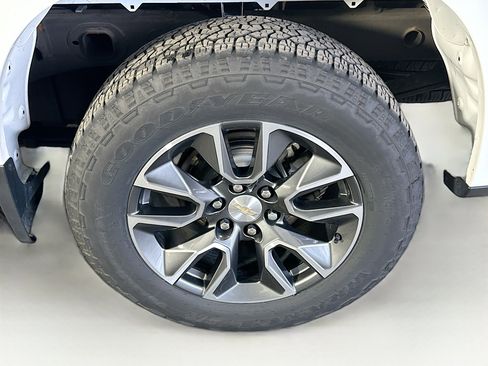 Used 2024 Chevrolet Silverado 1500 LT image 11