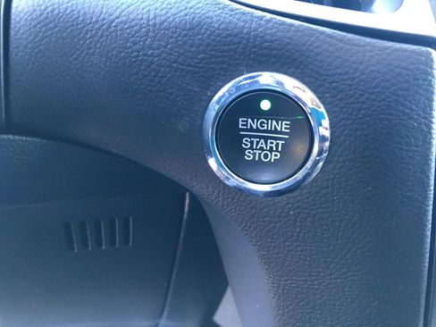 Used 2018 Ford Edge SE image 28