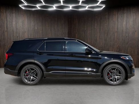 New 2026 Ford Explorer ST-Line w/ ST-Line Street Pack AWD/4WD image 2