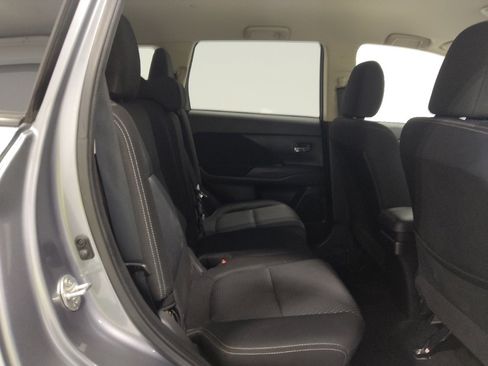 Used 2016 Mitsubishi Outlander SE image 19