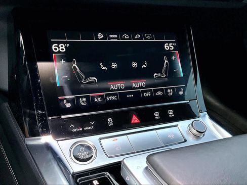 Used 2023 Audi e-tron Premium Plus w/ Premium Plus Package AWD/4WD image 40