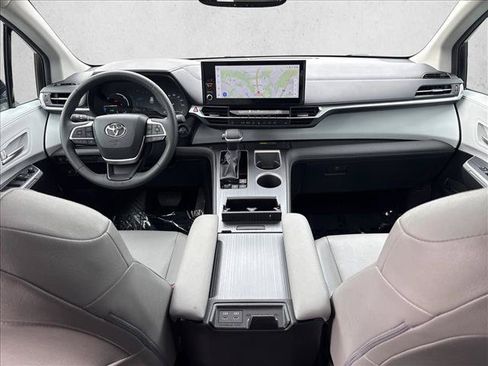 Certified 2025 Toyota Sienna XLE FWD image 23