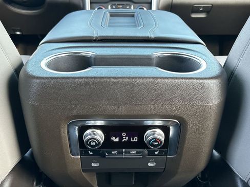 Used 2023 GMC Yukon XL SLT w/ SLT Luxury Package image 21
