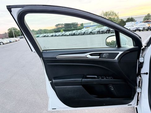 Used 2018 Ford Fusion SE w/ Equipment Group 602A image 11