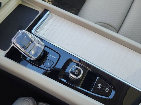 New 2026 Volvo XC60 T8 Ultra w/ Climate Package image 10