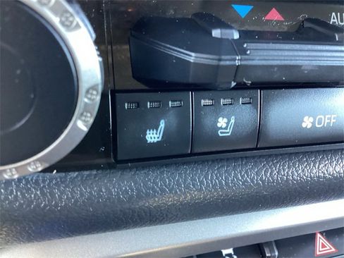 Used 2023 Toyota Tundra Limited image 23