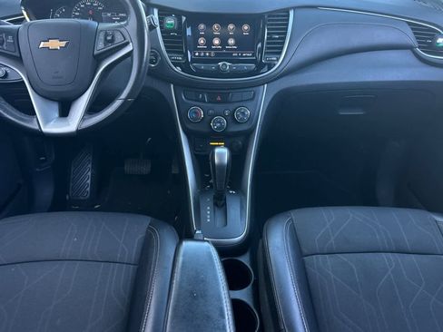 Used 2020 Chevrolet Trax LT w/ LT Convenience Package image 4