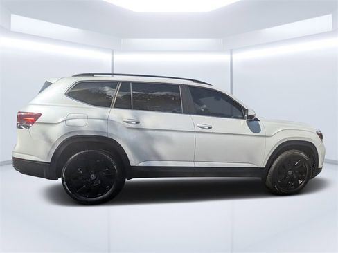 New 2026 Volkswagen Atlas SE image 2