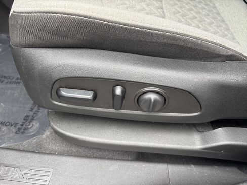 Used 2024 Chevrolet Equinox LS w/ LS Convenience Package AWD/4WD image 19