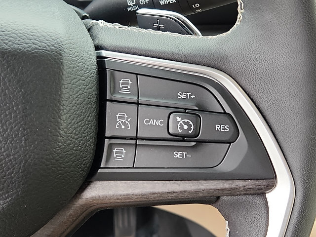 Used 2023 Jeep Grand Cherokee L Limited AWD/4WD image 22