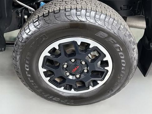 Certified 2024 Toyota Tacoma TRD Off-Road w/ TRD Off Road Upgrade Package AWD/4WD image 32