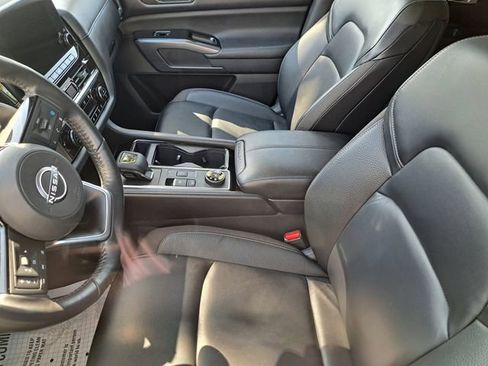 Used 2024 Nissan Pathfinder SL AWD/4WD image 13