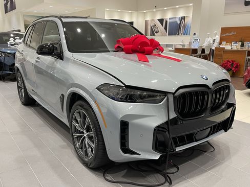 New 2026 BMW X5 M60i image 3