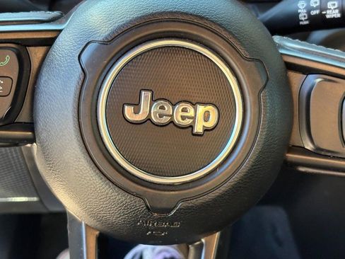 Used 2022 Jeep Wrangler Unlimited Sport image 19