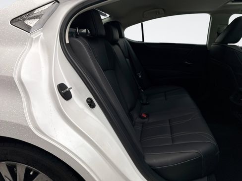 Used 2024 Lexus ES 350 w/ Luxury Package image 19