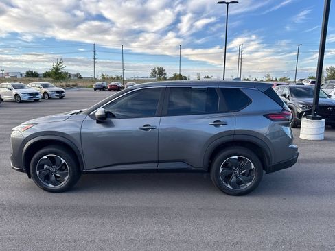 Used 2024 Nissan Rogue SV AWD/4WD image 4