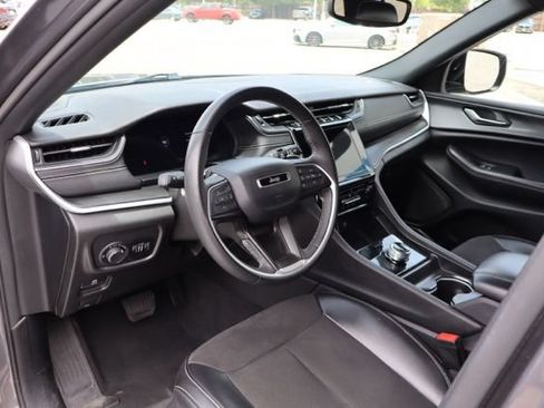 Used 2024 Jeep Grand Cherokee Altitude RWD image 12