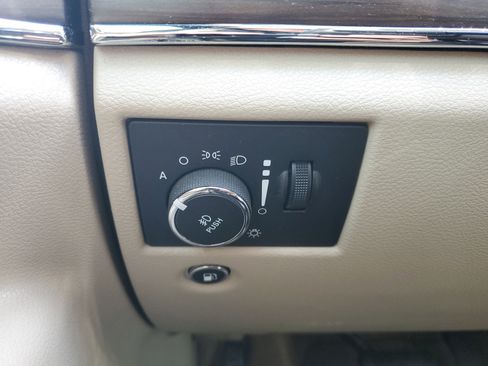 Used 2017 Jeep Grand Cherokee Overland image 26