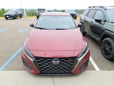 Used 2023 Nissan Altima 2.5 SR AWD/4WD image 2
