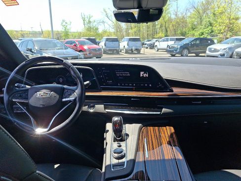 Certified 2023 Cadillac Escalade Premium Luxury AWD/4WD image 19