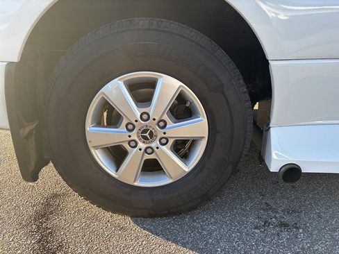 Used 2022 Mercedes-Benz Sprinter 144 Cargo image 10