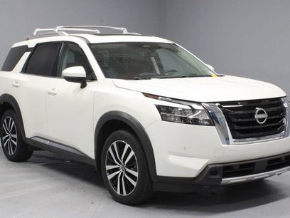 Used 2024 Nissan Pathfinder Platinum w/ Cargo Package