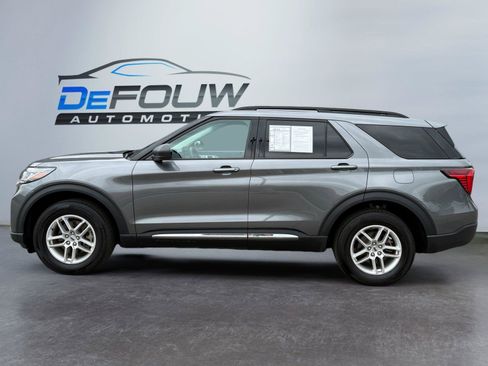 Used 2025 Ford Explorer Active AWD/4WD image 6
