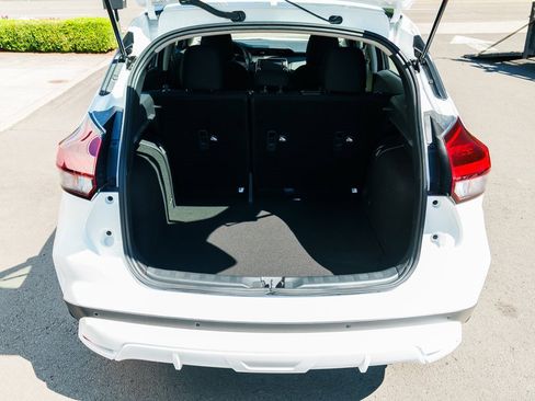 New 2025 Nissan Kicks Play S image 8