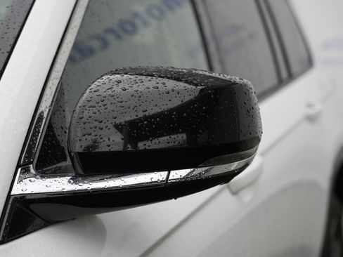 Used 2023 Jeep Grand Cherokee L Limited w/ Luxury Tech Group II image 12