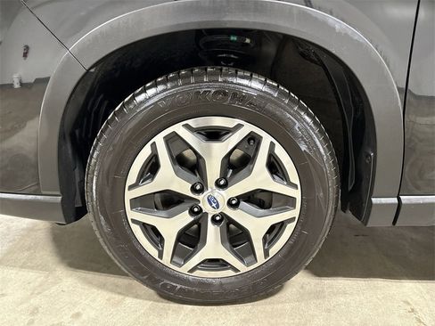 Used 2022 Subaru Forester Premium image 27
