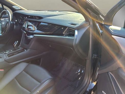 Certified 2025 Cadillac XT6 Premium Luxury image 10