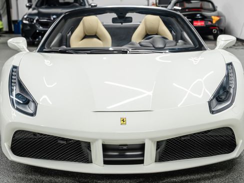 Used 2018 Ferrari 488 Spider image 4