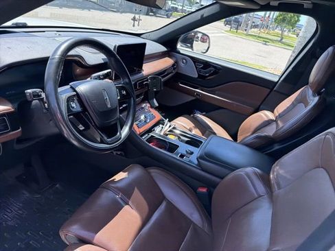 Used 2021 Lincoln Aviator Reserve w/ Equipment Group 202A AWD/4WD image 4