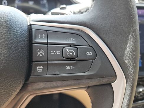 Used 2025 Jeep Grand Cherokee Limited w/ Black Appearance Package RWD image 24