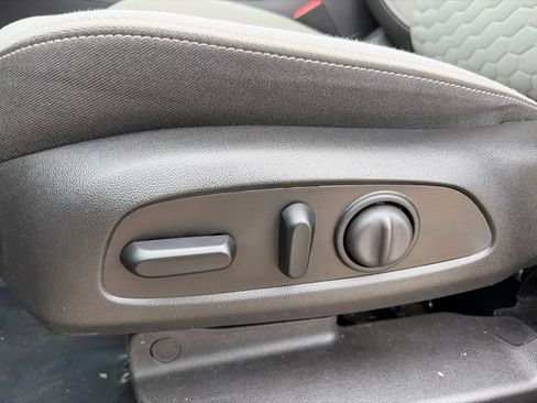 Used 2021 Chevrolet Equinox LS w/ LS Convenience Package AWD/4WD image 13