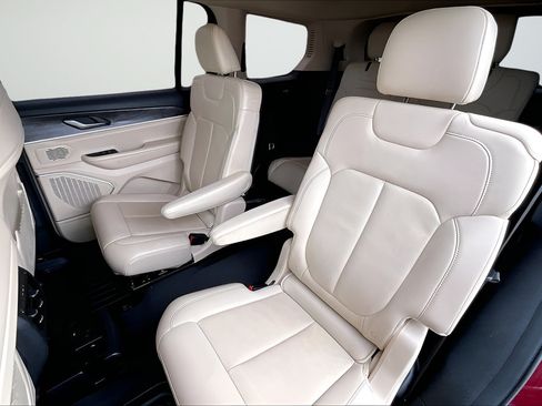 Used 2021 Jeep Grand Cherokee L Limited RWD image 19
