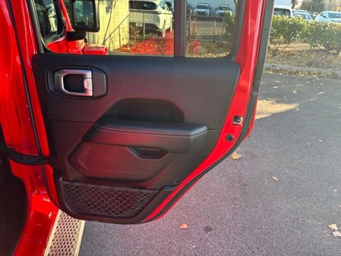 Used 2021 Jeep Wrangler Unlimited Sahara image 36