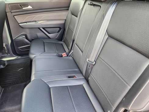 Used 2021 Volkswagen Atlas Cross Sport SE image 9