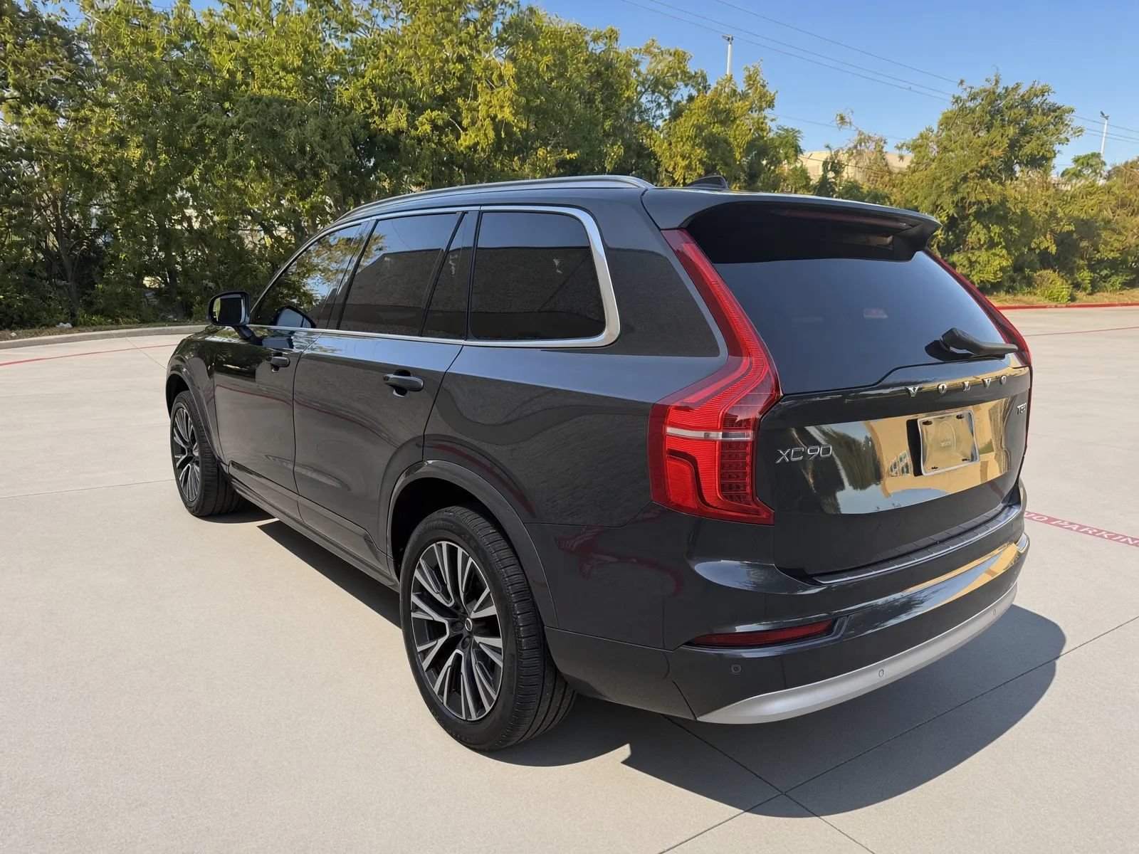 Used 2022 Volvo XC90 T5 Momentum w/ Advanced Package AWD/4WD image 4