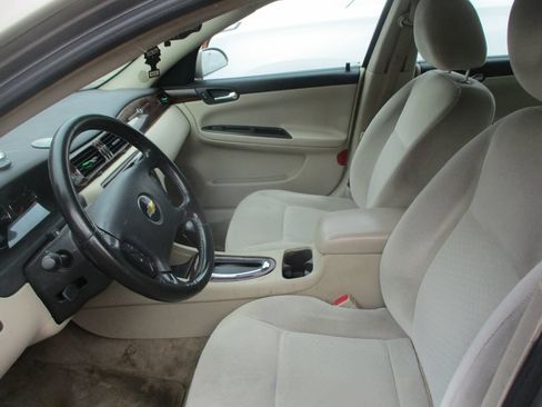 Used 2011 Chevrolet Impala LT FWD image 14