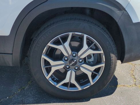 Certified 2022 Kia Seltos EX image 29
