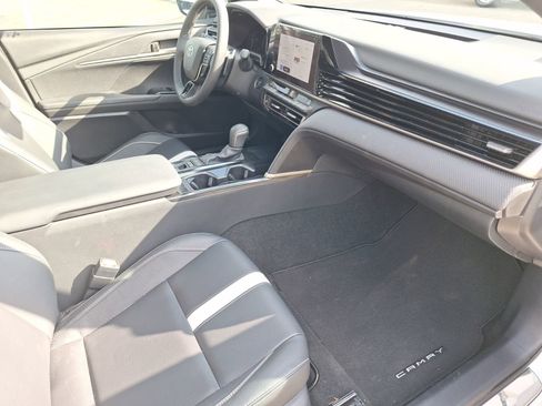 Used 2025 Toyota Camry SE w/ Convenience Package image 33