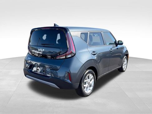 Used 2025 Kia Soul LX w/ LX Technology Package FWD image 8