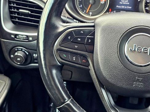 Used 2019 Jeep Cherokee Trailhawk w/ Cold Weather Group image 29