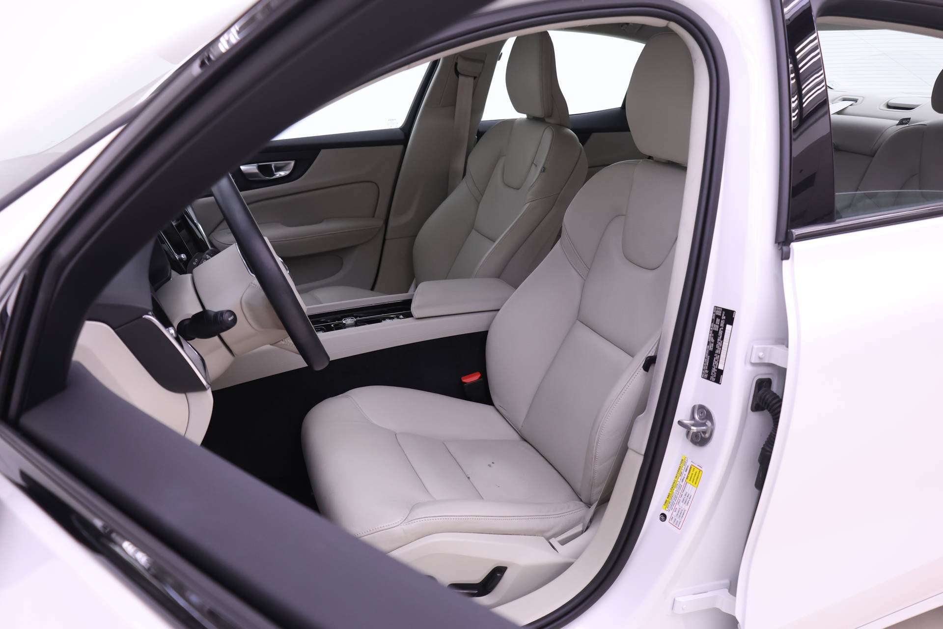 Used 2024 Volvo S60 B5 Plus FWD image 7