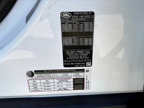 Used 2025 Land Rover Defender 110 S image 19