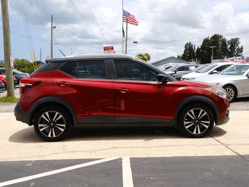 Used 2019 Nissan Kicks SV FWD image 4