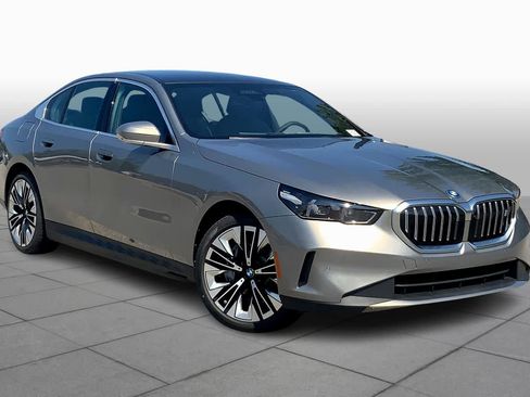New 2026 BMW i5 eDrive40 w/ Premium Package RWD image 2